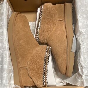 UGG Women's classic Ultra Mini Maxi Curly color Chestnut